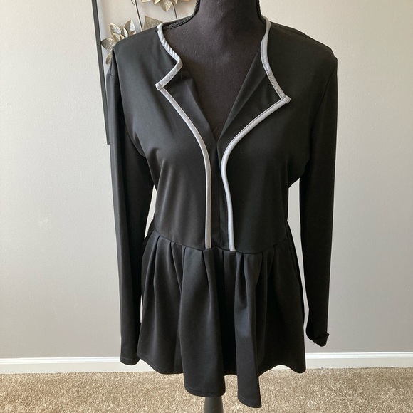 Black top - Picture 1 of 5